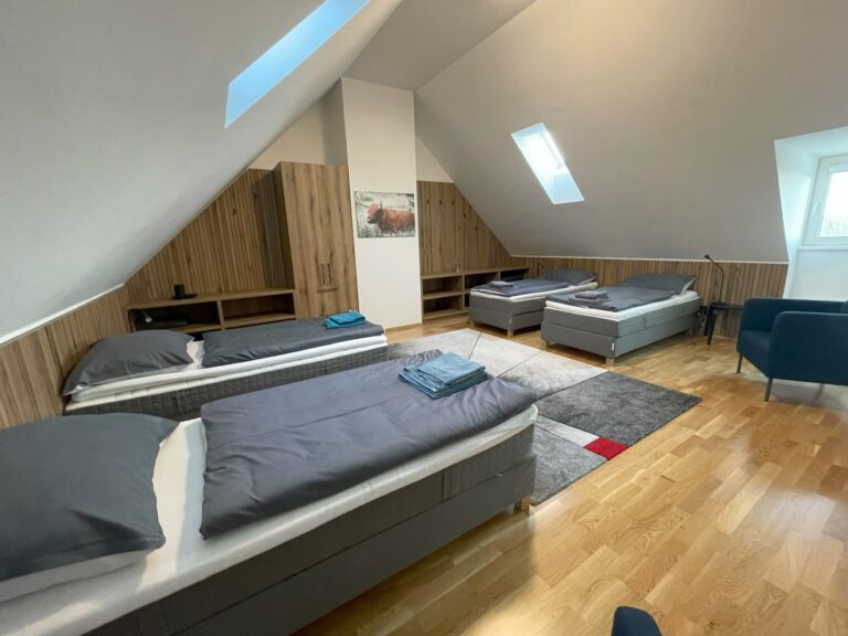 Podkrovní ložnice apartmánu